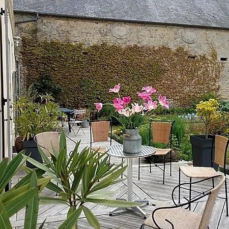 D'hote Le 18-20 Bed and breakfast Saint-Martin-des-Entrées